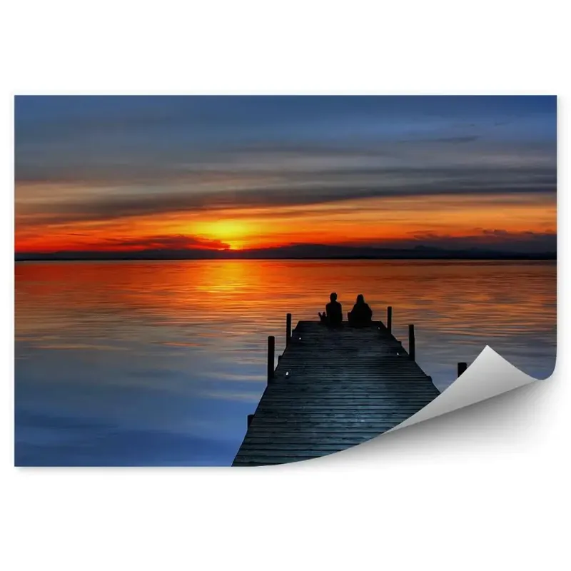 Fototapet perete Cuplu Debarcader Lac Iarbă Vedere La Apus De Soare Cumpără online