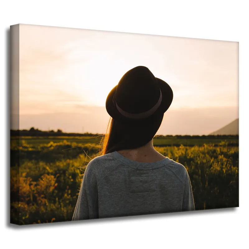 Retur gratuit Tablou pe pânză Femeie cu pălărie în natură 40x30 cm